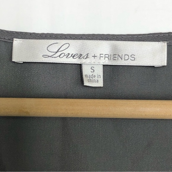 LOVERS & Friends grey satin V-neck blouse - Picture 3 of 8